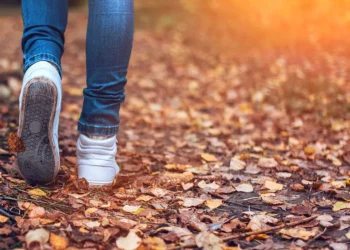 Caminar un mínimo de 4.000 pasos al día puede reducir el riesgo de muerte, pero más pasos es mejor