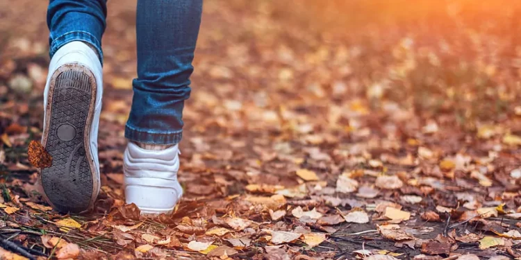 Caminar un mínimo de 4.000 pasos al día puede reducir el riesgo de muerte, pero más pasos es mejor
