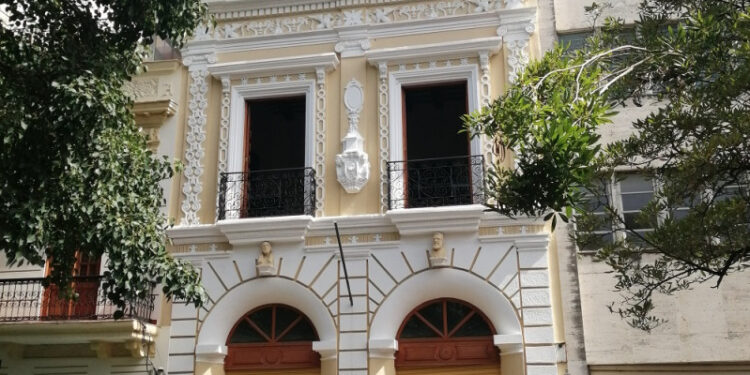 En busca de relatos históricos por el Parque Colón