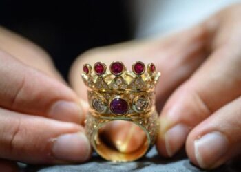 Anillo del rapero Tupac vendido por más de un millón de dólares en subasta