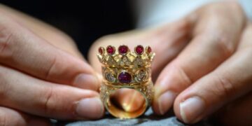 Anillo del rapero Tupac vendido por más de un millón de dólares en subasta