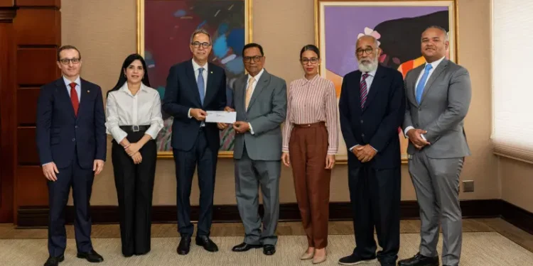 Popular da aporte a la Biblioteca Nacional para cátedra sobre Pedro Henríquez Ureña