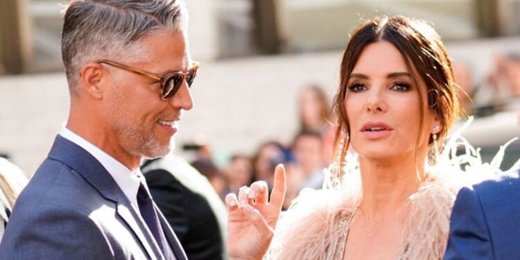 Qué es la ELA, la «cruel» enfermedad por la que murió a los 57 años el fotógrafo que fue pareja de la actriz Sandra Bullock