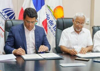 Ministros de Turismo y de Educación firman acuerdo para llevar el turismo a las escuelas