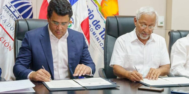 Ministros de Turismo y de Educación firman acuerdo para llevar el turismo a las escuelas