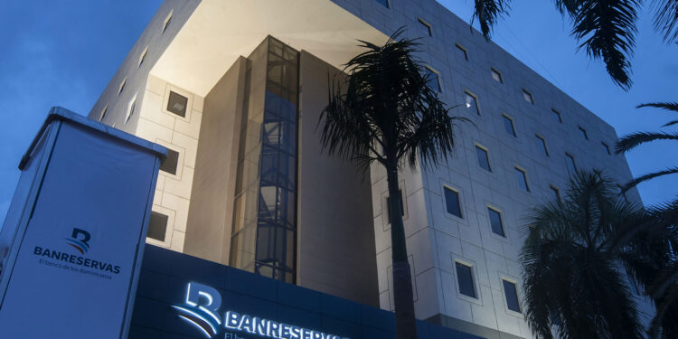 Banreservas lanzará las primeras tarjetas táctiles en el Caribe para personas con discapacidad visual