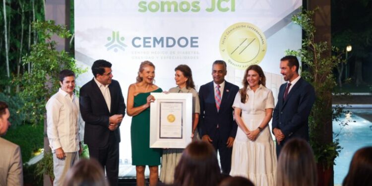 Vicepresidenta Raquel Peña resalta impacto de acreditación JCI de CEMDOE en sistema de salud dominicano