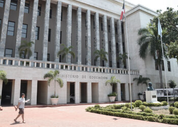 Más de 2.6 millones de estudiantes convocados para inicio año escolar; Abinader encabezará acto