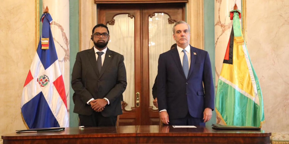 Gobierno dominicano firma con Guyana acuerdos para construir una refinería, explotar un bloque de petróleo, establecer una planta petroquímica y trabajar conjuntamente en producción agrícola