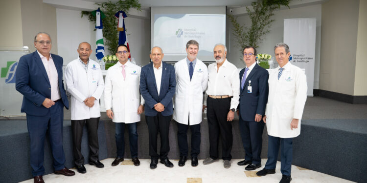 HOMS firma acuerdo de colaboración con el experto internacional de cirugía robótica James Hamilton