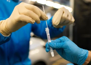 Esto es lo que debes saber sobre la nueva variante dominante de COVID-19