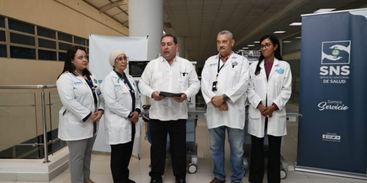 SNS entrega equipos a los hospitales Robert Reid e Incart