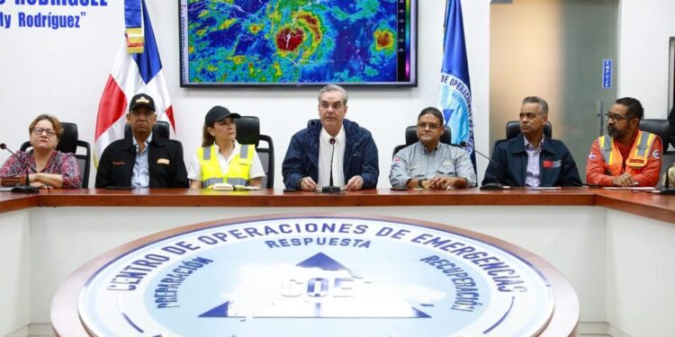 Abinader afirma el Gobierno atenderá todas las comunidades afectadas por Franklin