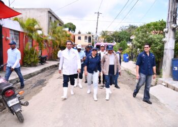 Ministro de Salud encabeza recorrido por zona afectada por inundación, realizan jornada para prevenir y detectar enfermedades