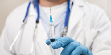 Reino Unido, el primer país que aprueba una inyección para tratar el cáncer en sesiones de 7 minutos