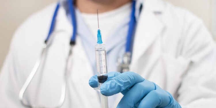 Reino Unido, el primer país que aprueba una inyección para tratar el cáncer en sesiones de 7 minutos