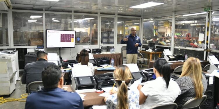 JCE imparte taller “Administración de una mesa de votación en las elecciones”