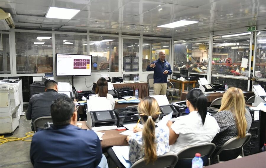 JCE imparte taller “Administración de una mesa de votación en las elecciones”