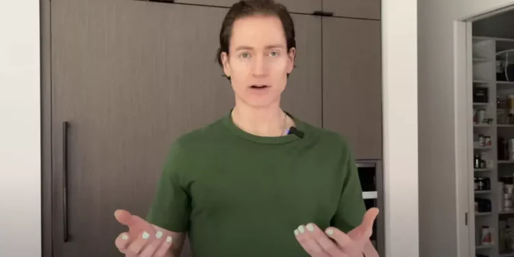 30 médicos y más de 100 pastillas al día: conozca al hombre que quiere vivir para siempre