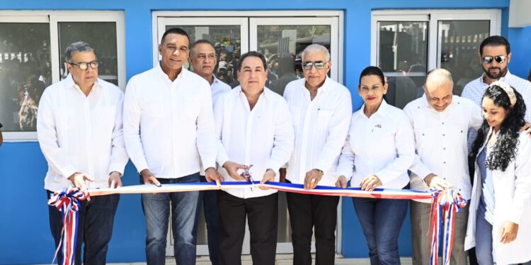 Residentes de Moca reciben remozado CPN San Víctor