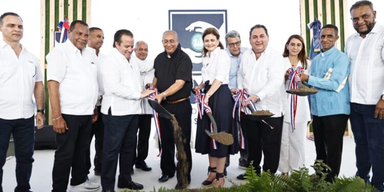 Vicepresidenta da primer palazo para construcción de Hospital General Traumatológico en Sosúa