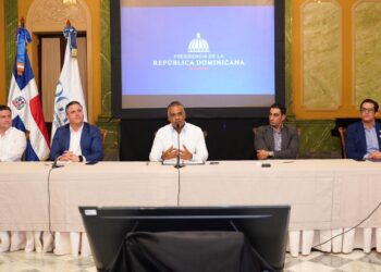 Gobierno oficializa el primer contrato de alianza público-privada para convertir el puerto Duarte (Arroyo Barril) de Samaná en terminal de cruceros