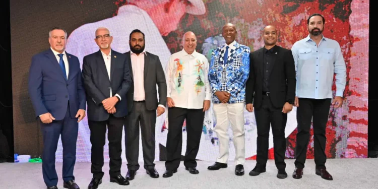 Banreservas inaugura en NY exposición “El arte en la cabeza”