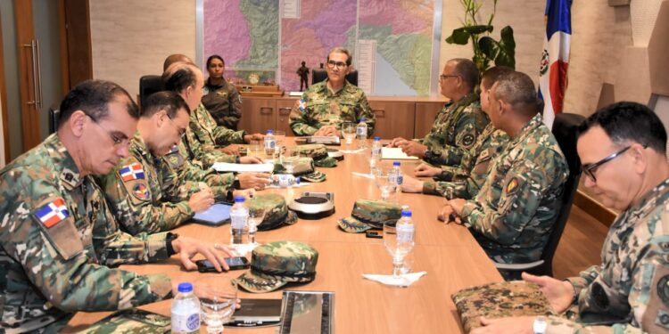 Estado Mayor General del Ministerio de Defensa pasa revista a la situación de la frontera