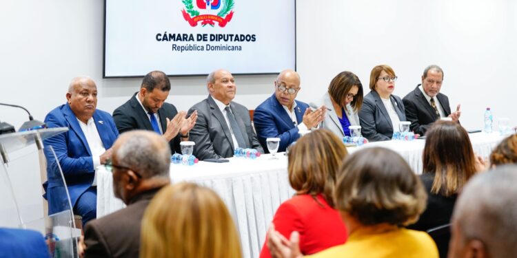 INFOTEP entrega 610 certificados a 287 servidores de la Cámara de Diputados
