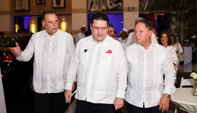 Aduanas afirma que sector automotriz aporta 24,000 millones de pesos al año