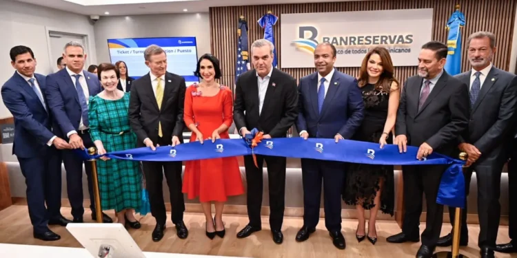 Presidente Abinader inaugura oficina de Banreservas en Nueva York