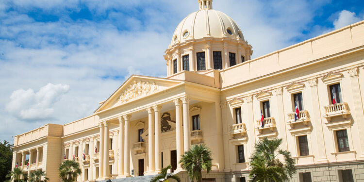 Poder Ejecutivo emite decreto que aprueba el nuevo reglamento de aplicación de la Ley de Contrataciones Públicas