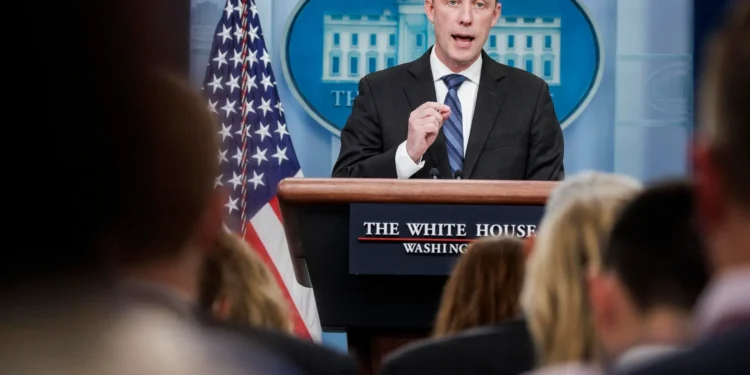 EE.UU. advierte a Corea del Norte que “pagará un precio” si entrega armas a Rusia