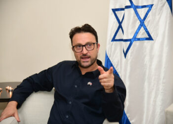 Embajador dice Israel golpea a Hamás, no a Gaza