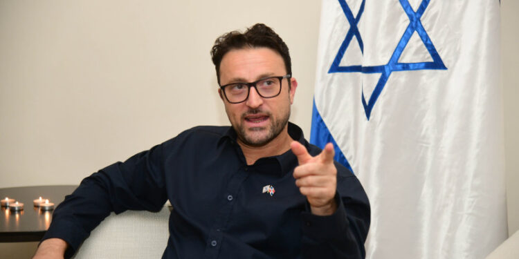 Embajador dice Israel golpea a Hamás, no a Gaza