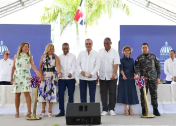 Abinader deja en operación escuela formación policial en Gaspar Hernández