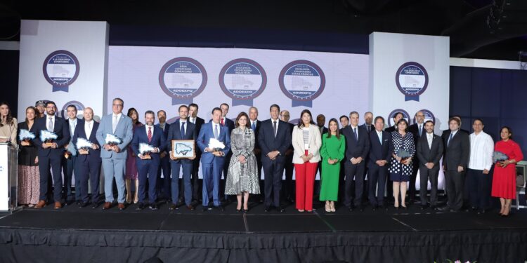 Adoexpo entrega a Mercasid máximo galardón premios Excelencia Exportadora