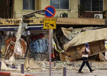 Estados Unidos asume defensa de Israel con portaaviones