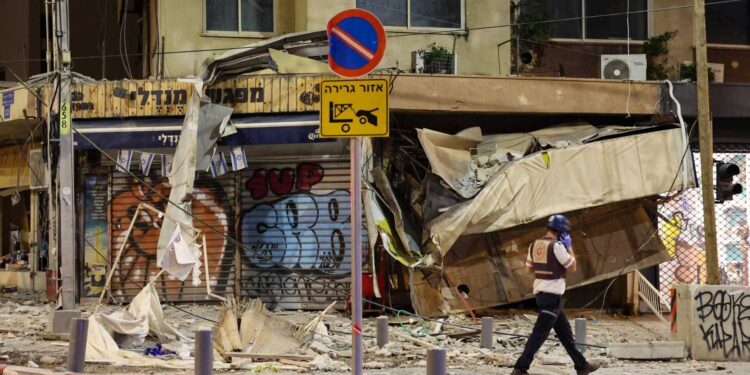 Estados Unidos asume defensa de Israel con portaaviones