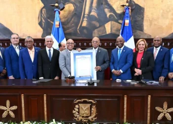 Cámara de Diputados reconoce a Milton Ray Guevara por sus aportes a la construcción de la cultura constitucional en el país