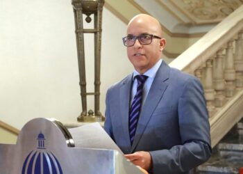 Más fumigación y mayor capacidad en los hospitales, entre las nuevas medidas del gobierno contra el dengue