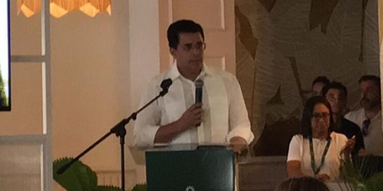 Collado asegura que Samaná se convertirá en un paraíso