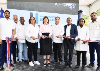 Vicepresidenta Raquel Peña entrega Emergencia y remozamiento general en tres hospitales de San Cristóbal