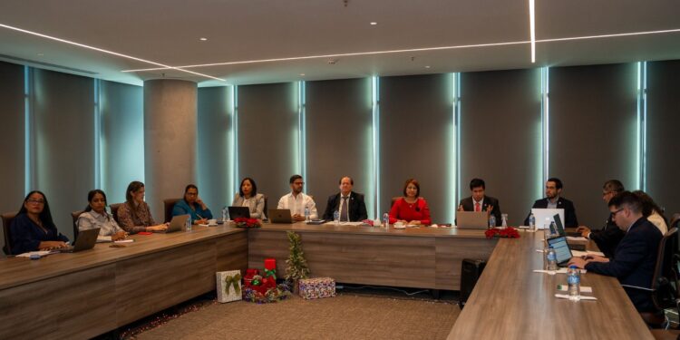 La Asociación de Bancos Múltiples conversa con el FMI sobre temas financieros e iniciativas del sector en materia de inclusiónAl analizar los indicadores bancarios, se informó que los activos totales de los bancos alcanzaron la cifra de RD$2.9 billones, a septiembre 2023.