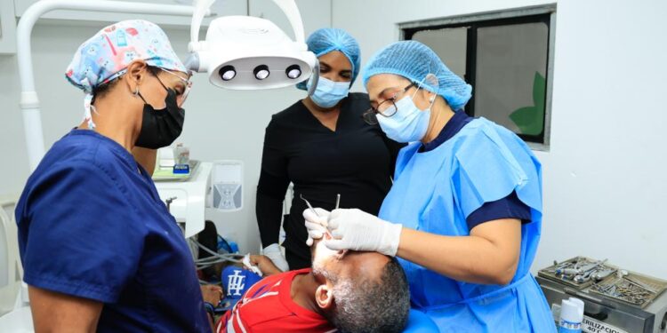 SNS llega a Salcedo con jornada de salud en Mes de la Concientización del Cáncer de Próstata