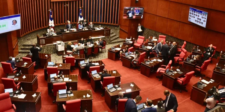 Senado aprueba ley que regula pago de tarifas por reinscripción en Colegios Privados