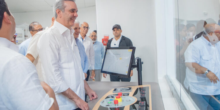 Presidente Abinader encabeza encendido fase previa a período de prueba Teleférico de Santiago; dice que junto a monorriel será revolución transporte Santiago