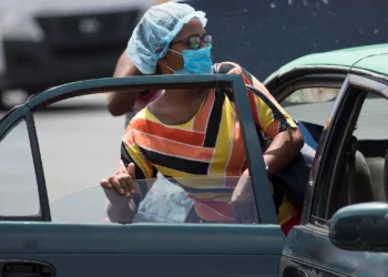 Otra sociedad médica pide vacunación y mascarillas por JN.1