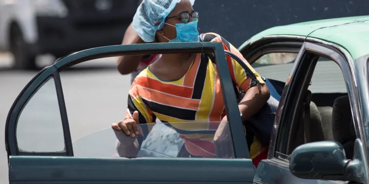 Otra sociedad médica pide vacunación y mascarillas por JN.1