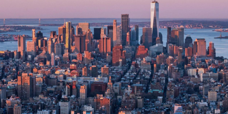 Al menos 1,200 dominicanos abandonan Nueva York y regresan a República Dominicana